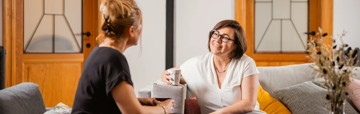 Johan en Kim in overleg met een klant